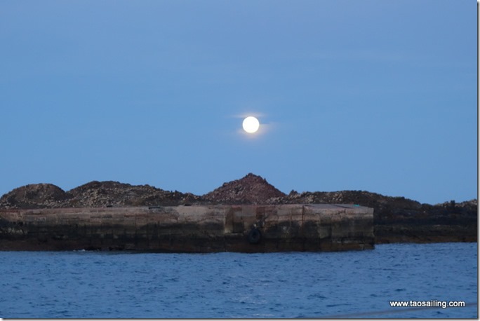 La pleine lune se lève... dans quelques heures cap sur Gan Canaria