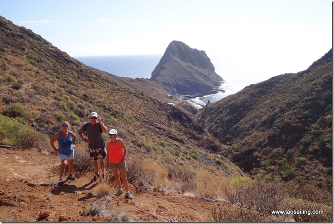 Baya Antequera dans le fond