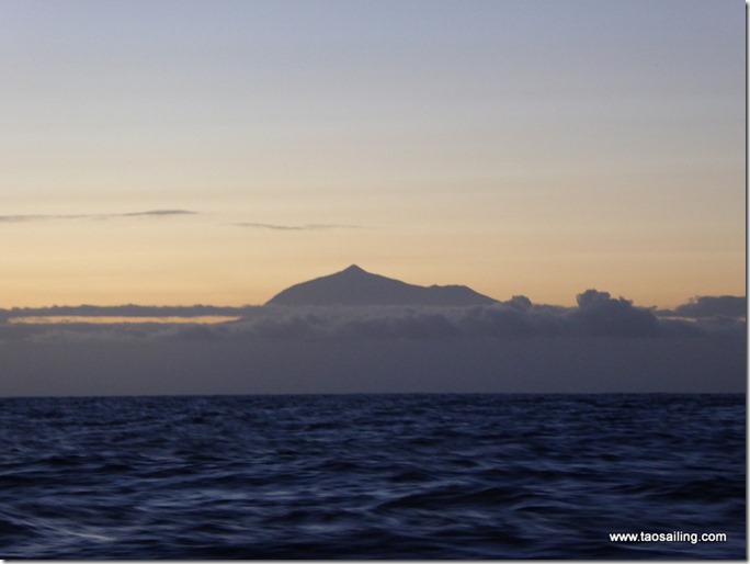 Le jour se lève sur le Teide