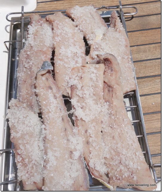 La dorade salée sèche au soleil