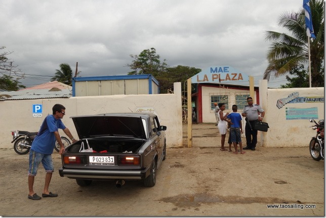 Le marché près de la place de la Révolution