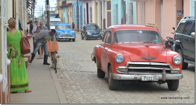 Trinidad les rues s'animent de bon matin