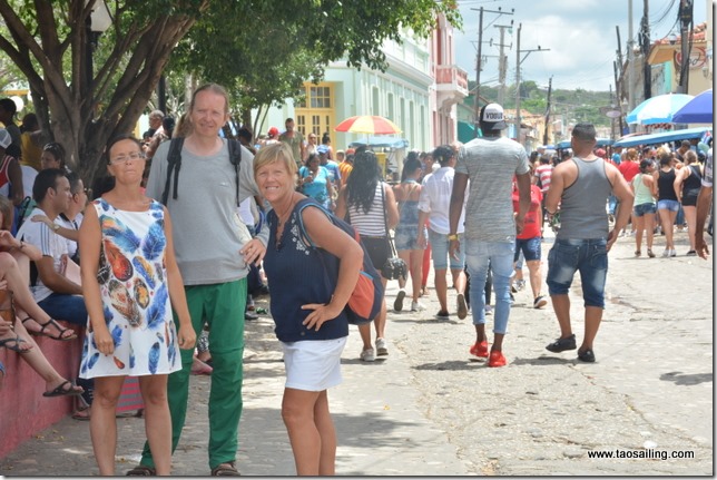 Un peu d'ombre avant le bain de foule